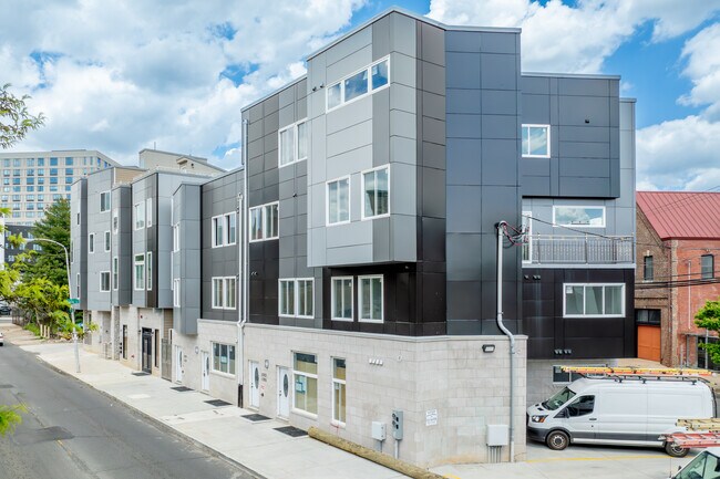 1301-1307 Ridge Ave in Philadelphia, PA - Foto de edificio - Building Photo