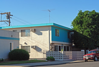 Zoe Plaza Apartments in Sacramento, CA - Building Photo - Building Photo