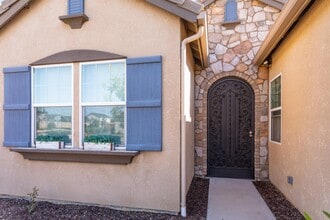 2227 N Highland Ave in Clovis, CA - Building Photo - Building Photo