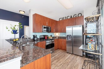 932 W Randolph St, Unit 54F in Chicago, IL - Building Photo - Building Photo