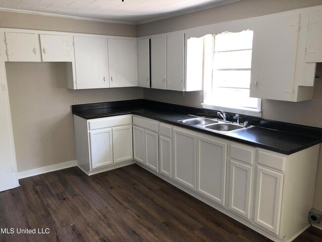 213 Van Voris St in Batesville, MS - Building Photo - Building Photo