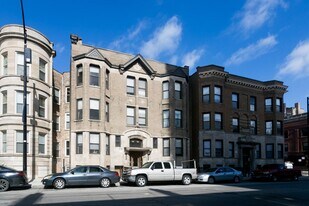 902 W Montrose Ave, Unit A00C in Chicago, IL - Building Photo