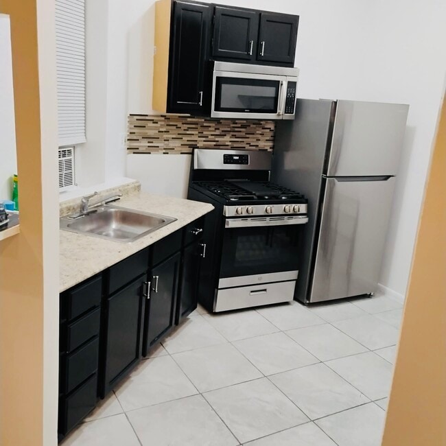 1304 N Capitol St NW, Unit A in Washington, DC - Foto de edificio - Building Photo