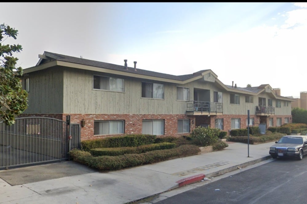 Mulberry West in Encino, CA - Building Photo