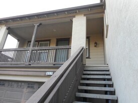 653 W Privado Way in Tracy, CA - Building Photo