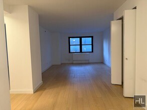 East 39th Street, Unit 15B in New York, NY - Foto de edificio - Building Photo