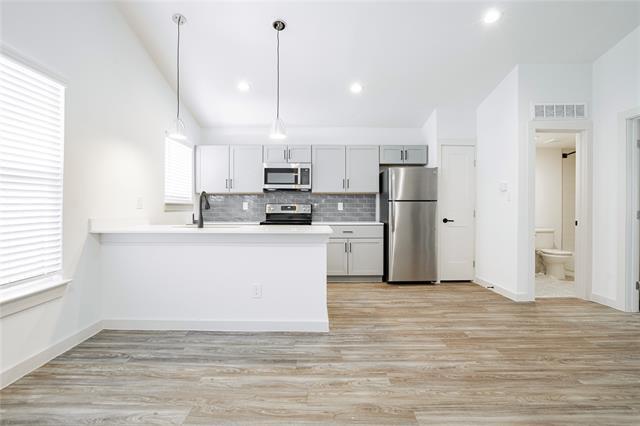 523 N Ewing Ave in Dallas, TX - Foto de edificio - Building Photo