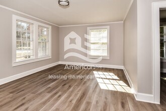 4803 Anderson St in Columbia, SC - Foto de edificio - Building Photo