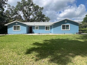 11560 Camp Dr in Dunnellon, FL - Foto de edificio - Building Photo