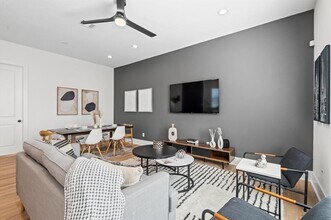 5213 Pine Tree Dr in Houston, TX - Building Photo - Building Photo