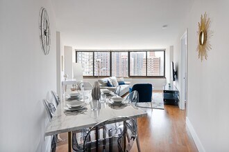 175 E 96th St in New York, NY - Building Photo - Building Photo