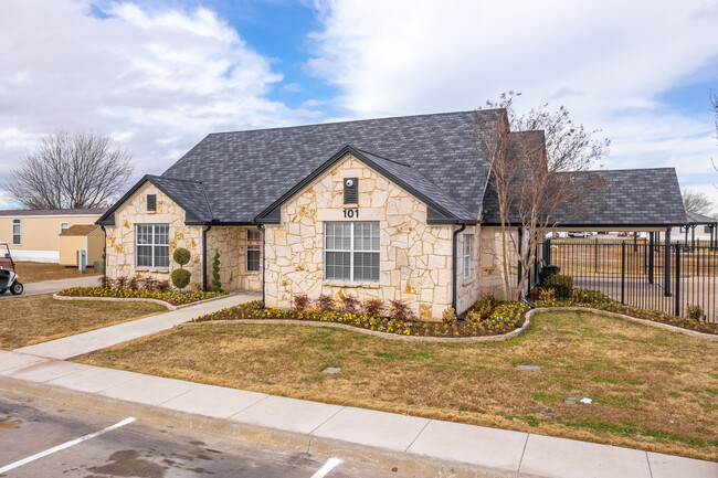 The Crossing in Wilmer, TX - Building Photo - Primary Photo