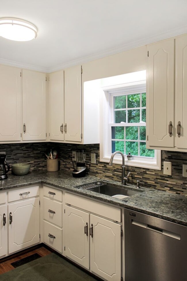 102 Lide Pl in Charlottesville, VA - Building Photo - Building Photo