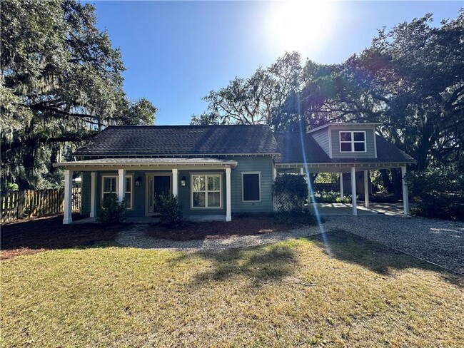 322 S Harrington Rd in St. Simons Island, GA - Foto de edificio - Building Photo