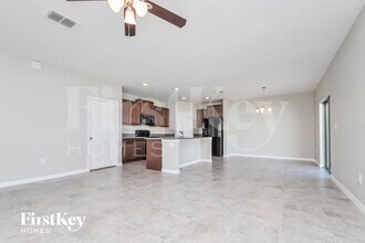 10237 Carloway Hills Dr in Wimauma, FL - Building Photo - Building Photo