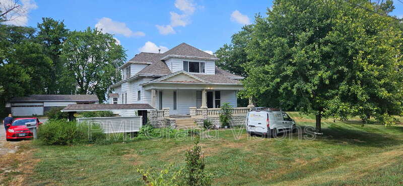 1803 Madison Ave in Charleston, IL - Building Photo
