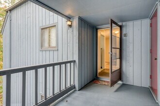 10 Deepwood Dr in Southington, CT - Building Photo - Building Photo