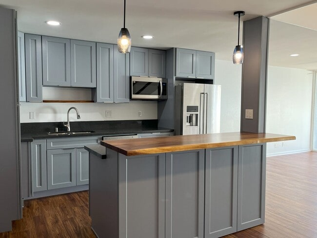 property at 95-455-455 Kuahelani Ave