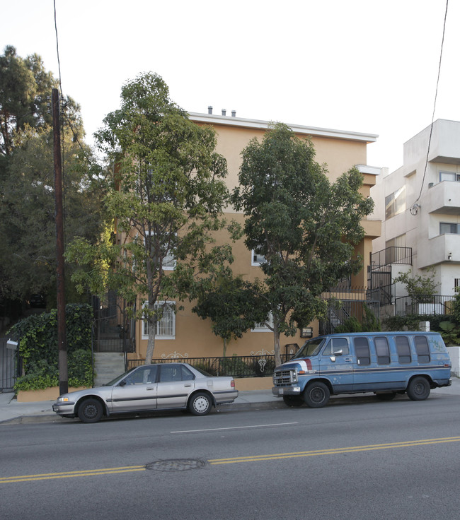 524 N Virgil Ave in Los Angeles, CA - Foto de edificio - Building Photo