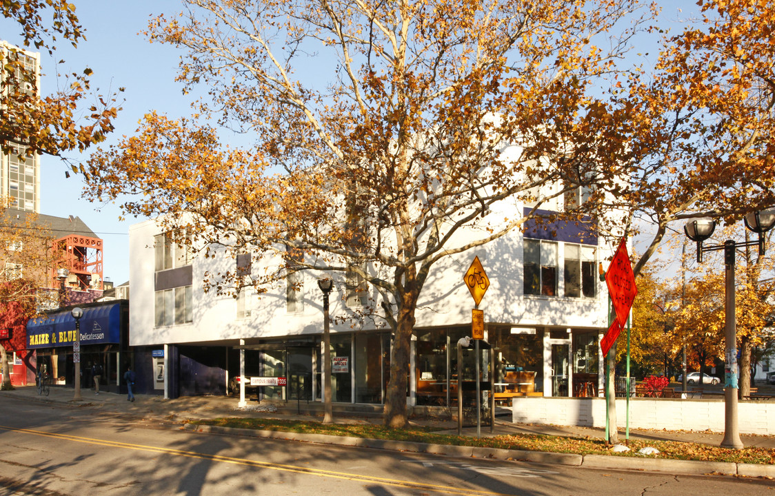 Charter House in Ann Arbor, MI - Foto de edificio