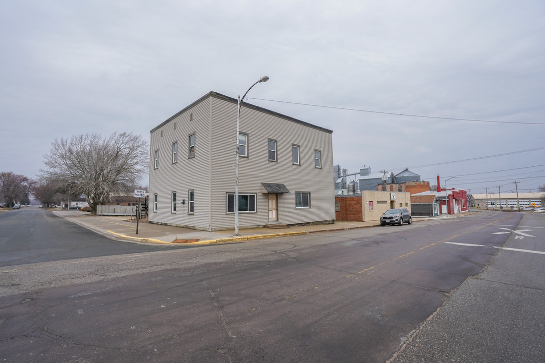 123 Center Ave S in Eyota, MN - Building Photo