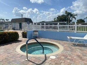 2505 E Bay Dr in Largo, FL - Building Photo - Building Photo