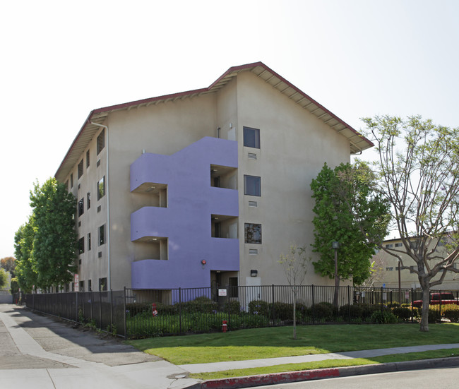 TELACU Senior Housing in Hawthorne, CA - Foto de edificio - Building Photo