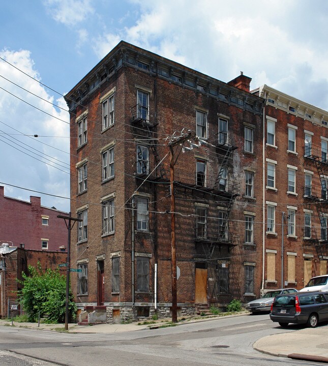 26 E McMicken Ave in Cincinnati, OH - Foto de edificio