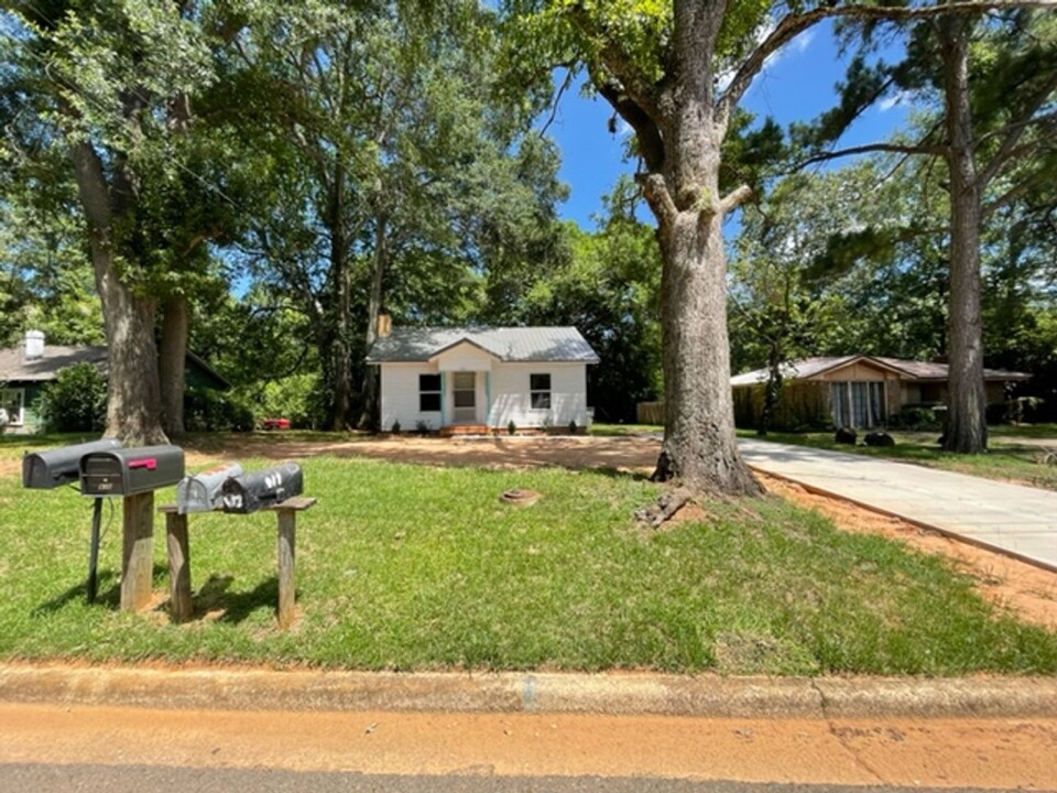 916 Cason St in Nacogdoches, TX - Foto de edificio