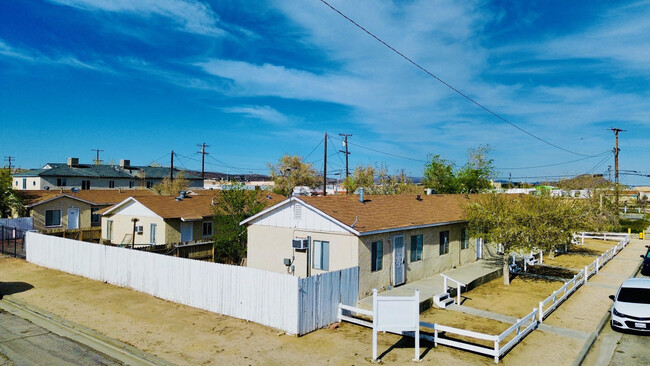 2608 Desert St in Rosamond, CA - Building Photo - Building Photo