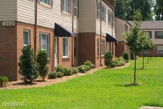 2412 Azalea Garden Rd in Norfolk, VA - Building Photo - Building Photo