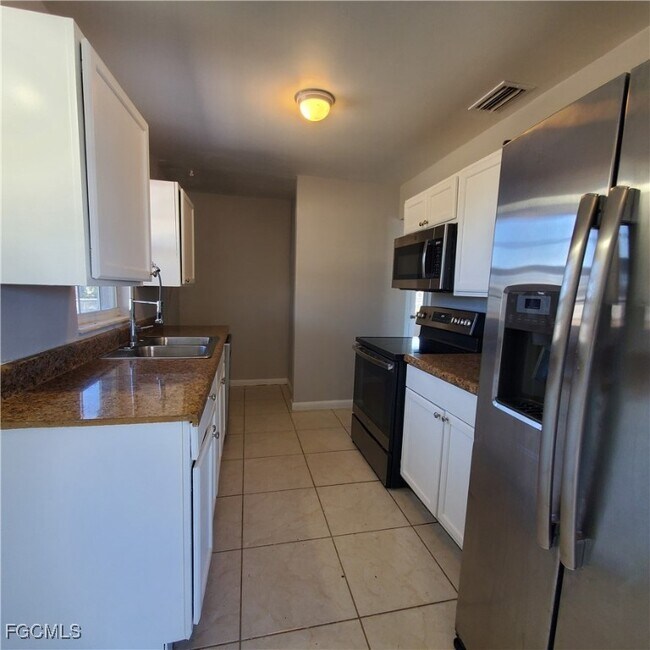 22025 Beverly Ave in Port Charlotte, FL - Building Photo - Building Photo