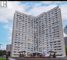3695 Kaneff Crescent in Mississauga, ON - Building Photo