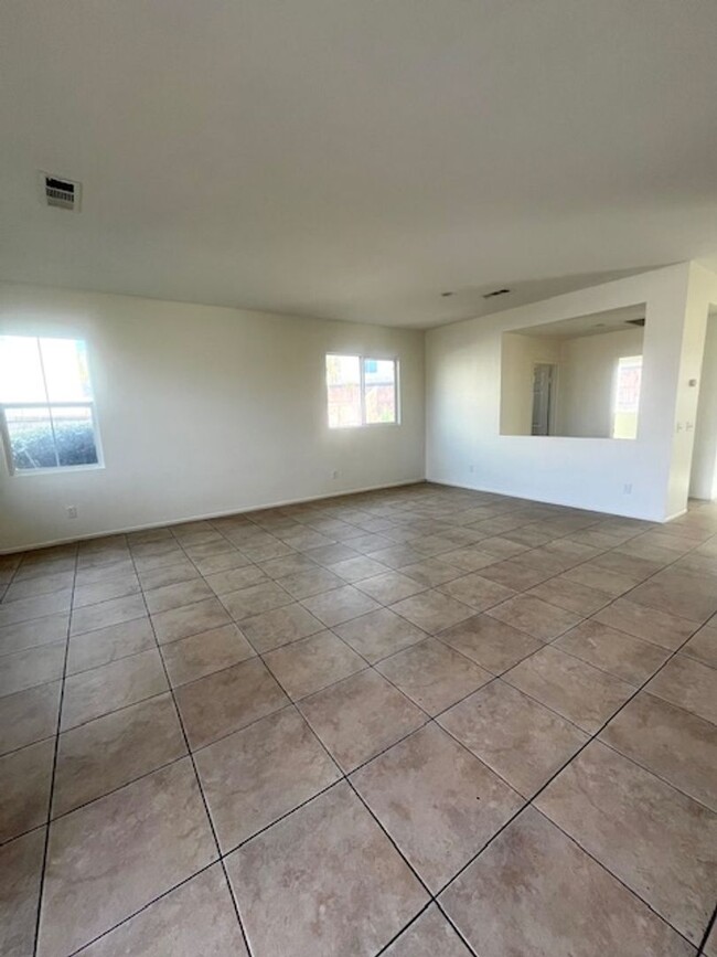 25977 Magnifica Ct in Moreno Valley, CA - Foto de edificio - Building Photo