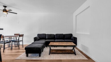 5300 E Waverly Dr in Palm Springs, CA - Building Photo - Building Photo