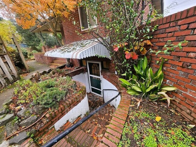 513 SE 157th Ave in Portland, OR - Building Photo - Building Photo