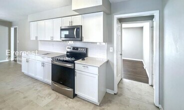 11330 E 24th St S in Independence, MO - Building Photo - Building Photo