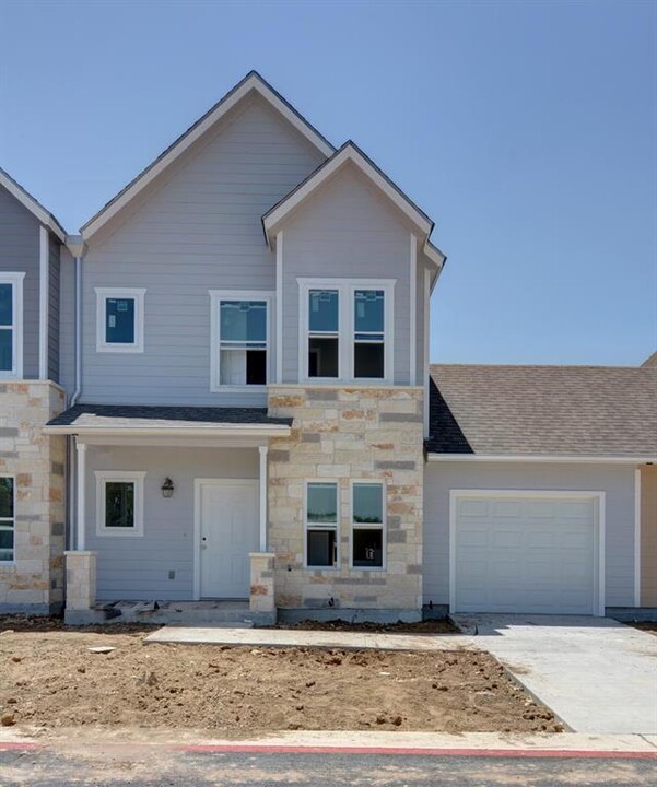 969 State Hwy 71 in Bastrop, TX - Building Photo