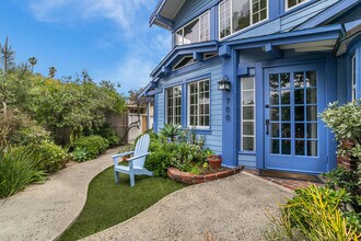 700 Angelus Pl in Los Angeles, CA - Building Photo - Building Photo