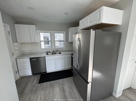 1270 Moore St in Akron, OH - Building Photo