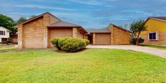 1022 Manorglen Dr in Missouri City, TX - Building Photo