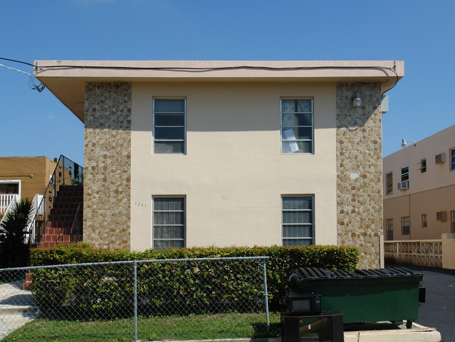 1261 SW 5th St in Miami, FL - Foto de edificio - Building Photo
