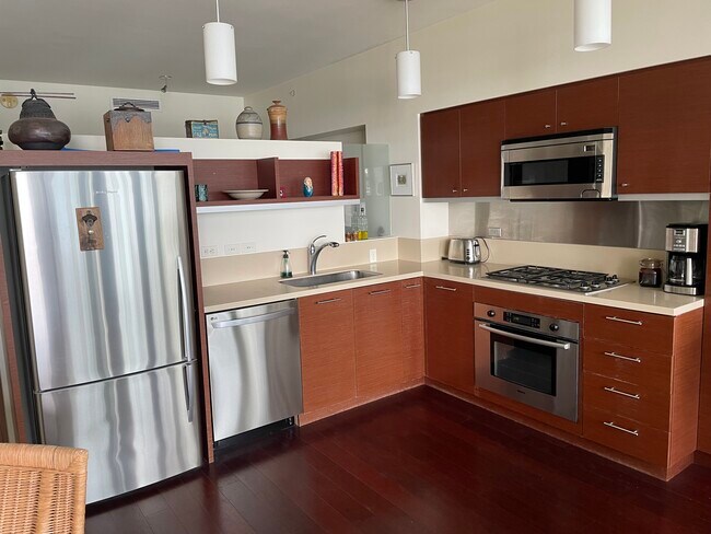 3601 S River Pky, Unit 1606 in Portland, OR - Building Photo - Building Photo