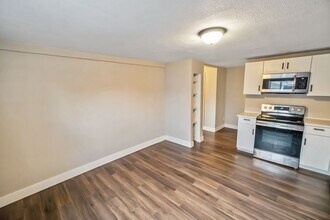 2305 W Broadway Ave in Spokane, WA - Building Photo - Building Photo