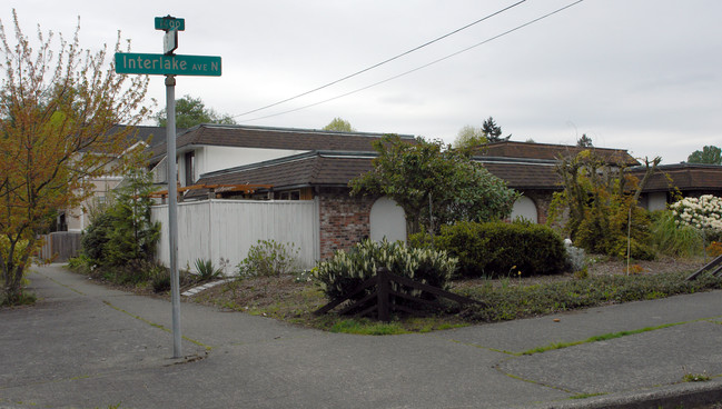 9556 Interlake Ave in Seattle, WA - Foto de edificio - Building Photo