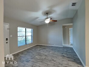 509 Bryan Valley Ct in Brandon, FL - Foto de edificio - Building Photo