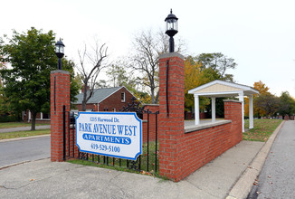 Park Avenue West Apartments in Mansfield, OH - Foto de edificio - Building Photo