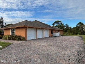 1713 Country Cove Cir in Malabar, FL - Building Photo - Building Photo