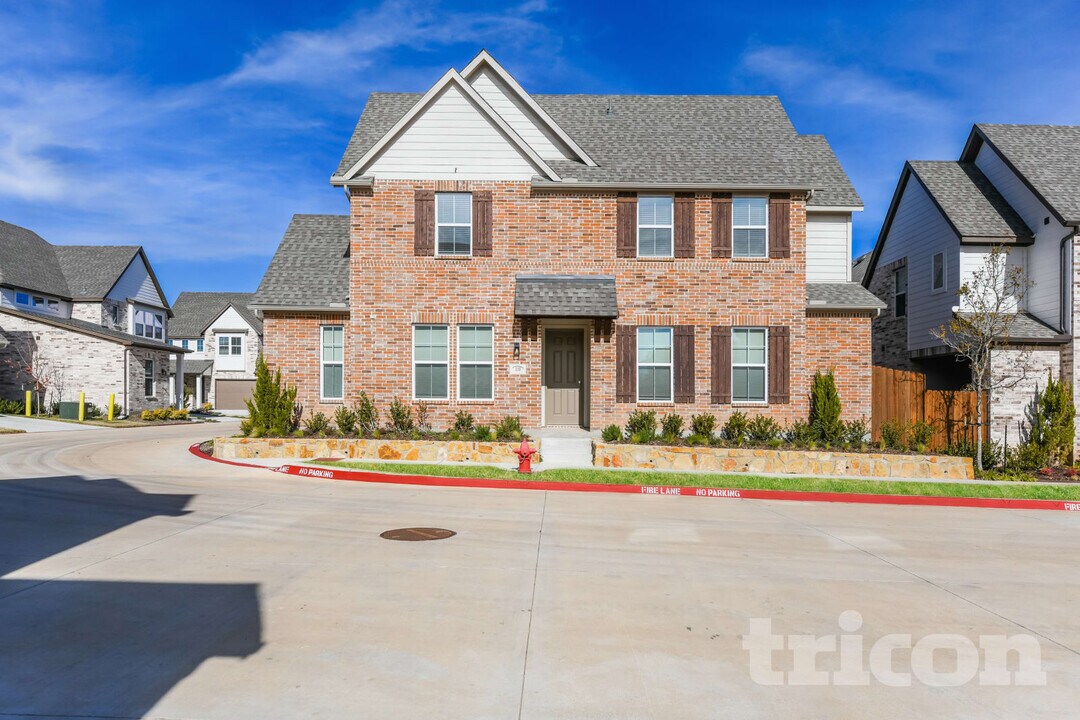 1118 Aylesbury Rd in Saginaw, TX - Foto de edificio