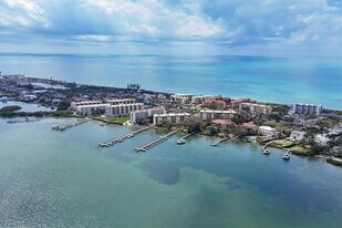 8625 Midnight Pass Rd in Sarasota, FL - Building Photo